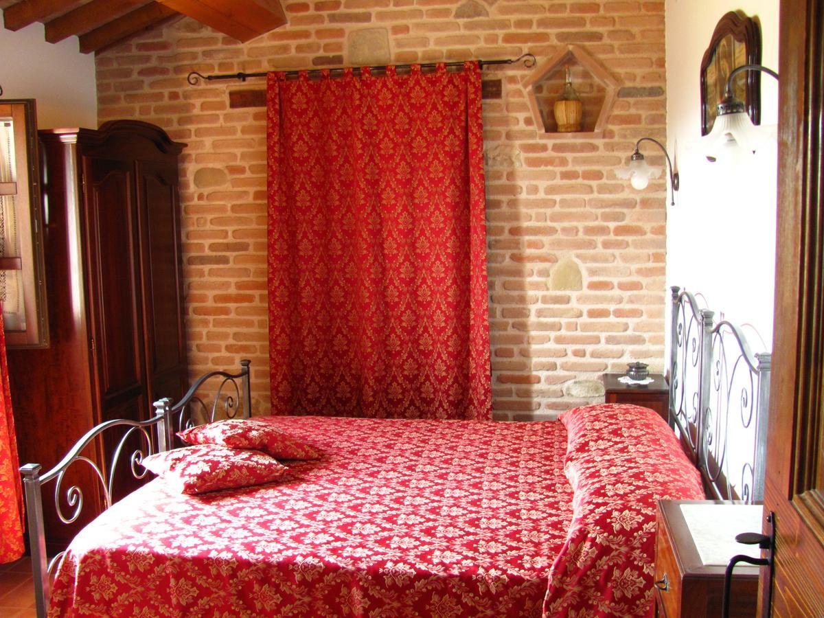 Agriturismo Bacchiocchi Bed & Breakfast Orciano di Pesaro Стая снимка